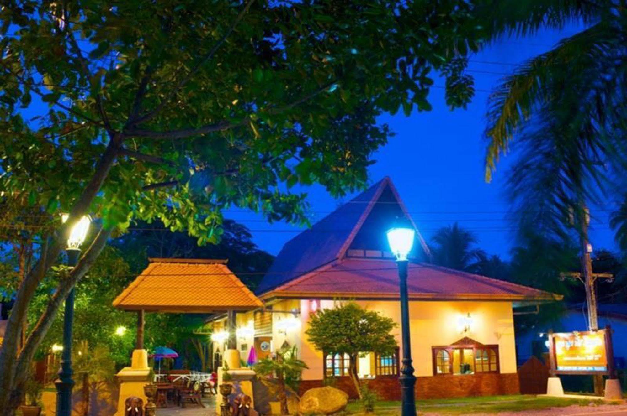 Boom Boom Beach Resort Laem Sing Чантабури Экстерьер фото